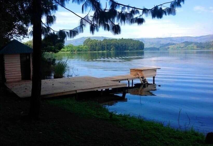 هتل Lake Bunyonyi Eco Resort