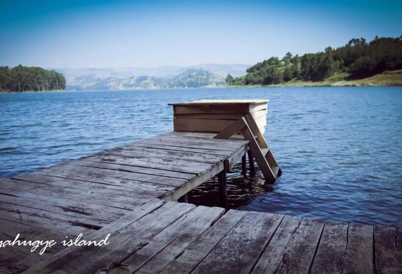 هتل Lake Bunyonyi Eco Resort