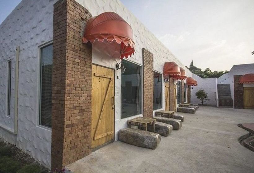 Отель Monoko Porploen Resort