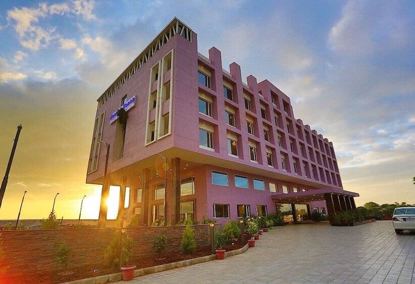 בית מלון כפרי Tgi Grand Nandan Kanan