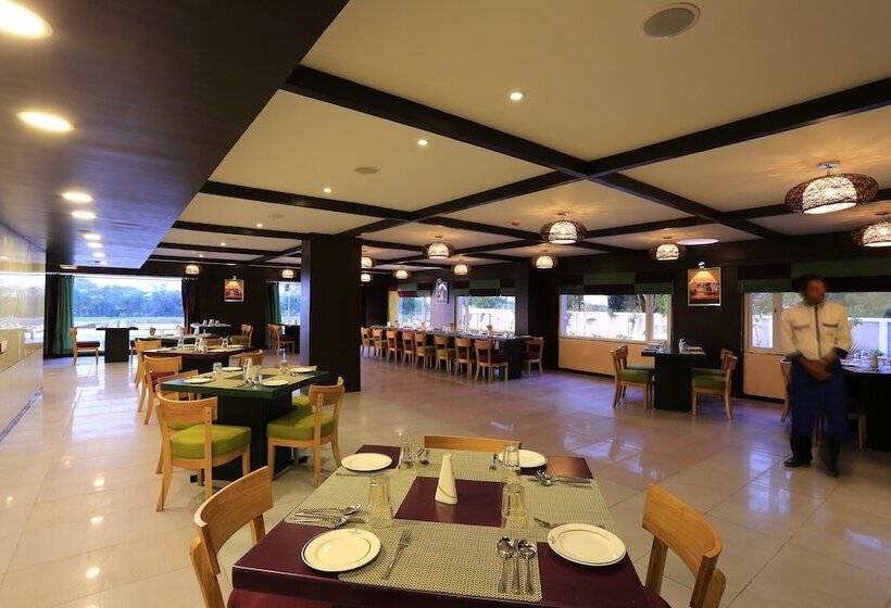 בית מלון כפרי Tgi Grand Nandan Kanan