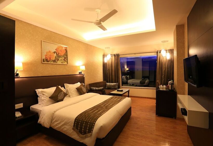 בית מלון כפרי Tgi Grand Nandan Kanan