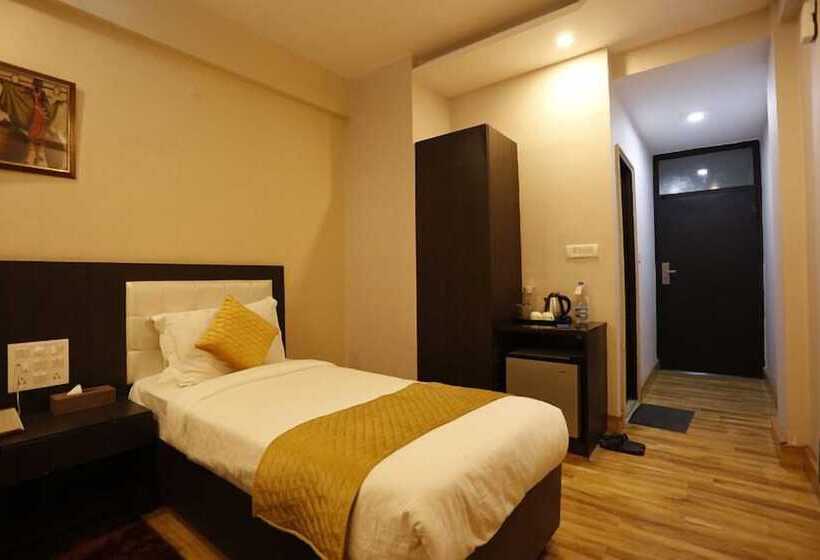 Hotel Paradise Ganga   A River Side