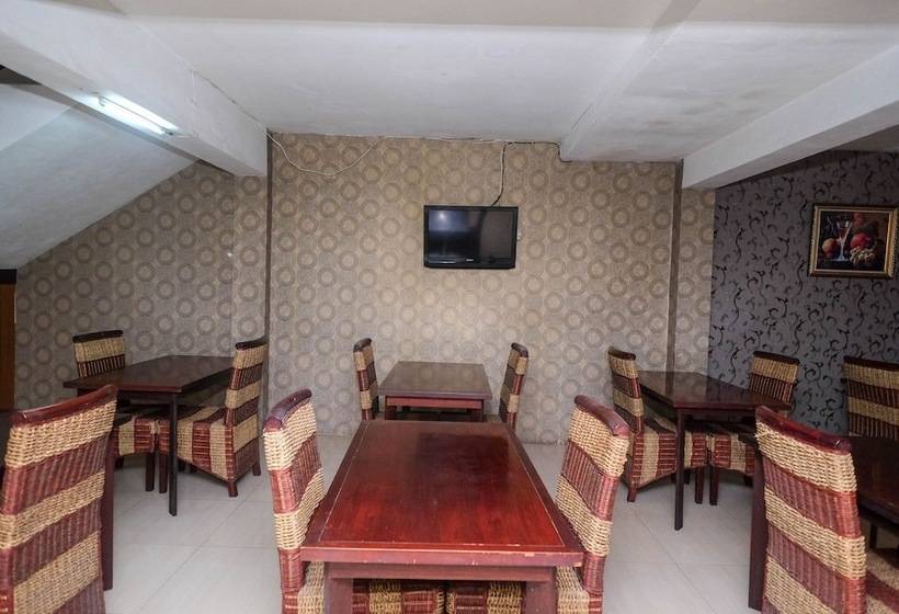 Отель Reddoorz Plus At Grand Populer