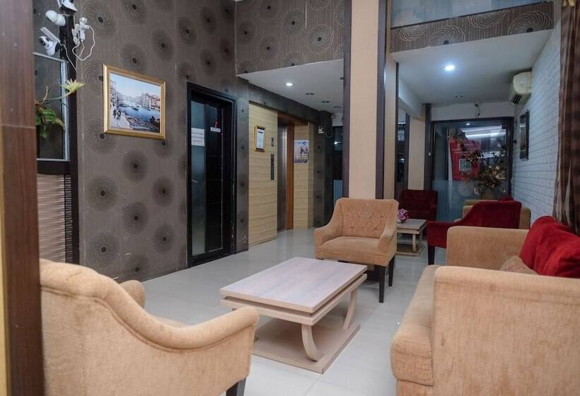 Отель Reddoorz Plus At Grand Populer