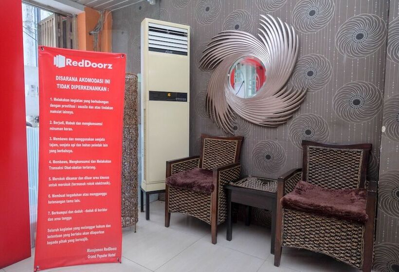 Отель Reddoorz Plus At Grand Populer