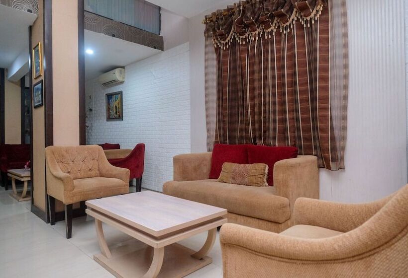 Отель Reddoorz Plus At Grand Populer