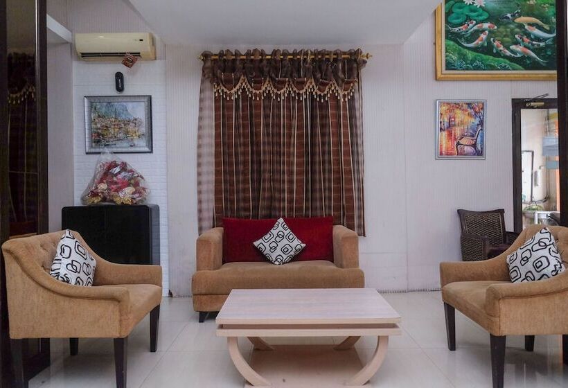 Отель Reddoorz Plus At Grand Populer