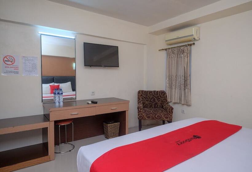 Отель Reddoorz Plus At Grand Populer