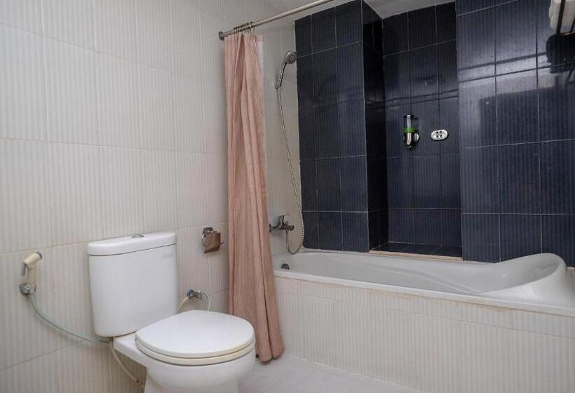 Отель Reddoorz Plus At Grand Populer