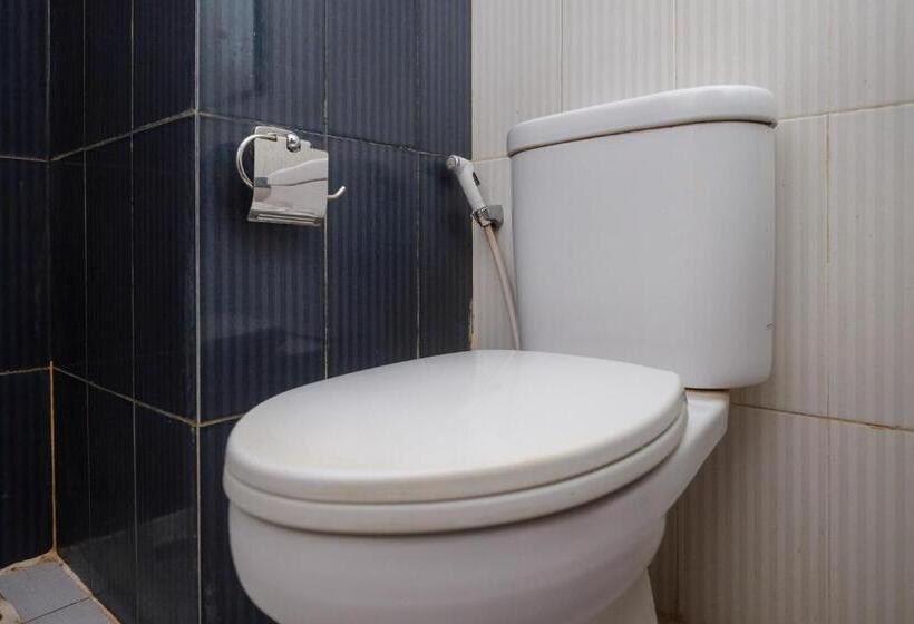 Отель Reddoorz Plus At Grand Populer