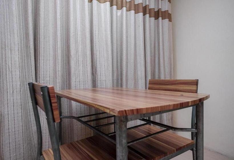 Отель Reddoorz Plus At Grand Populer