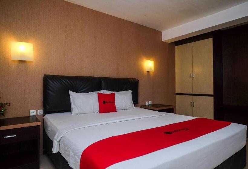 Отель Reddoorz Plus At Grand Populer