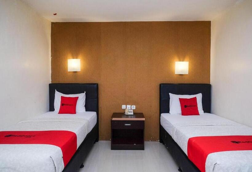 Отель Reddoorz Plus At Grand Populer