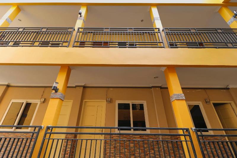 Отель Reddoorz Plus Near Palembang Square Mall