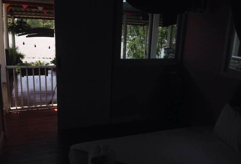 Отель Se Sun Amphawa