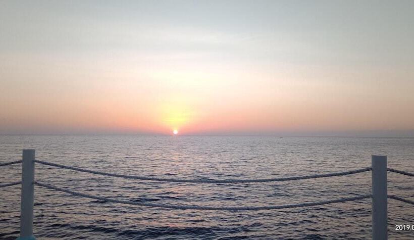 هتل Seascape Beach Resort Oslob