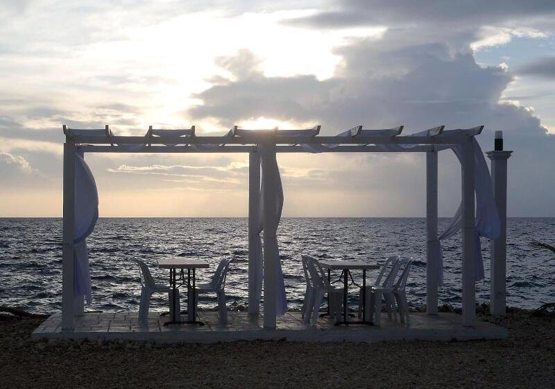 هتل Seascape Beach Resort Oslob