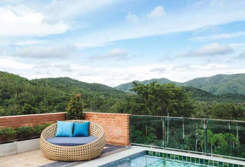 Отель The Location