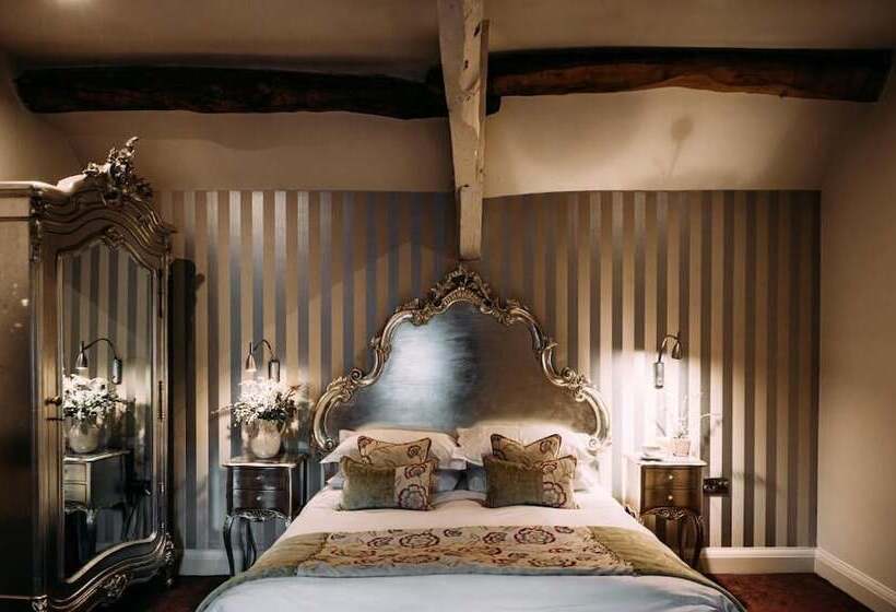 Отель The Royal