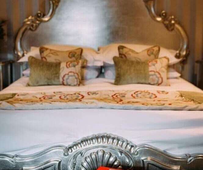 Отель The Royal