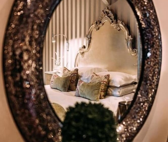 Отель The Royal