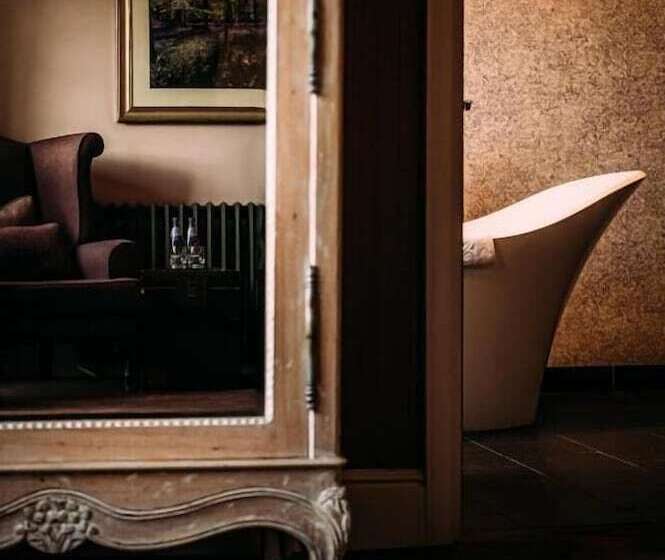 Отель The Royal