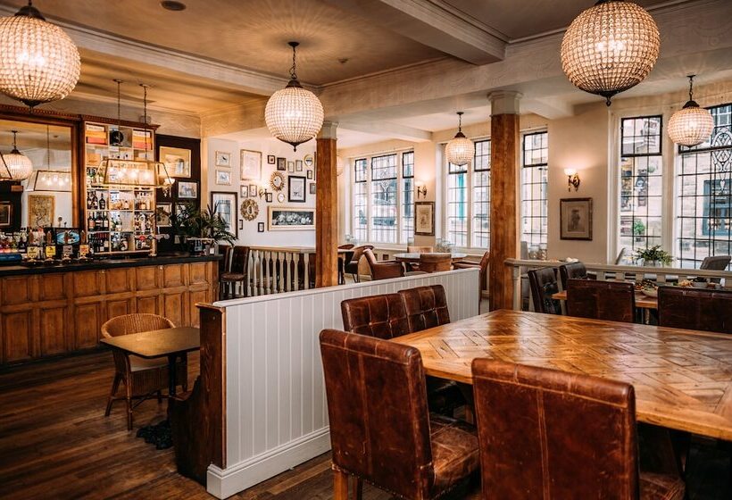 Отель The Royal