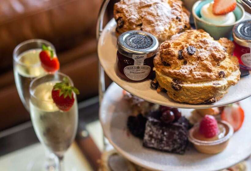 Отель The Royal