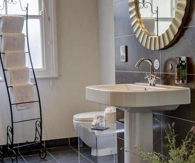 Отель The Royal