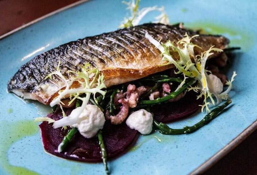 Отель The Royal