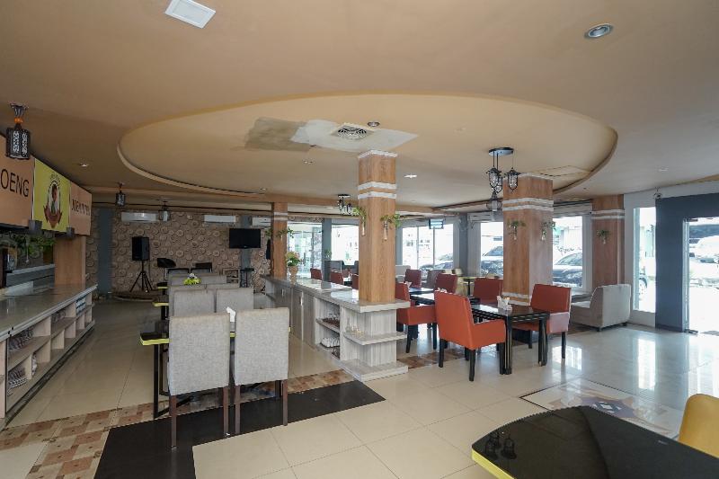 Отель Urbanview Best Skip Palembang