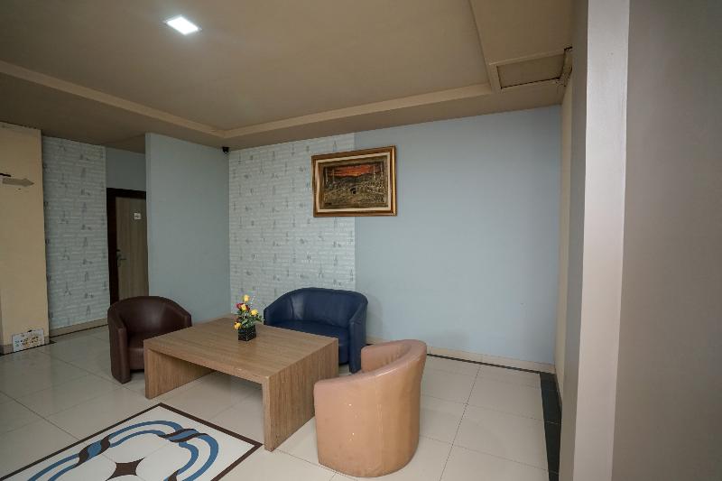 Отель Urbanview Best Skip Palembang