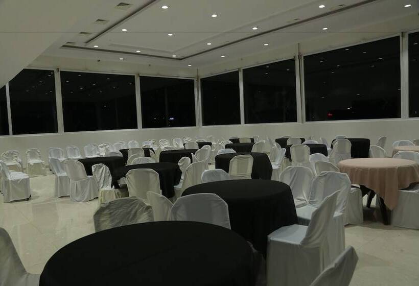 בית מלון כפרי Venky Residency