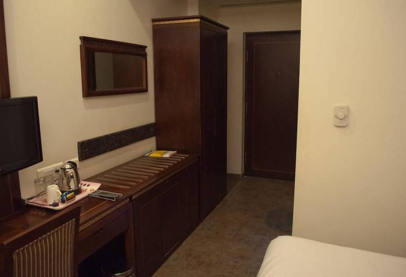 בית מלון כפרי Venky Residency