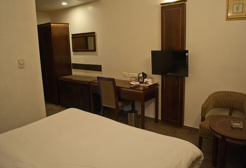 בית מלון כפרי Venky Residency