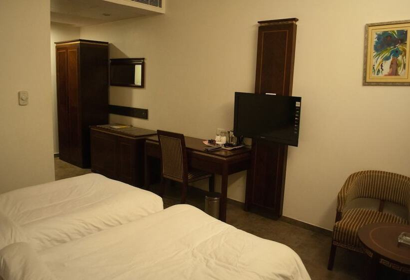 בית מלון כפרי Venky Residency