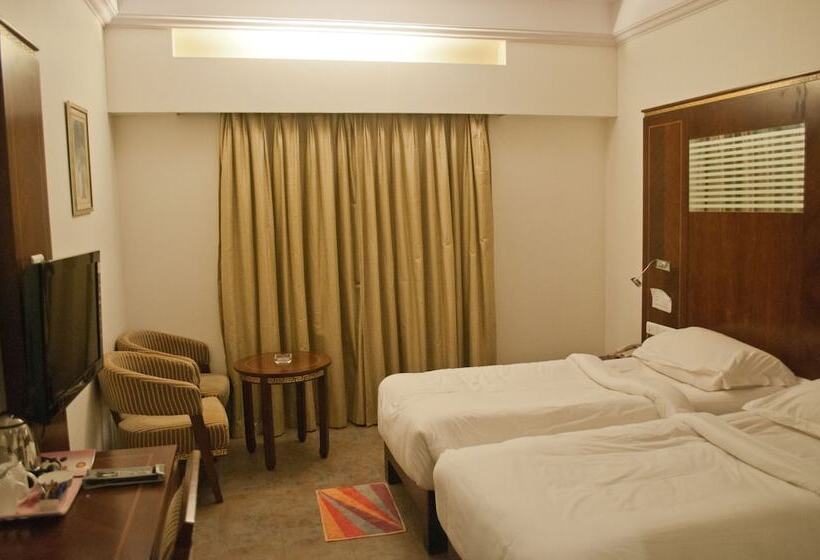 בית מלון כפרי Venky Residency