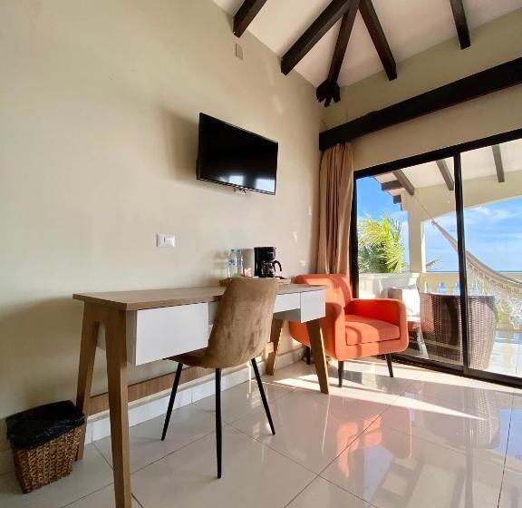 فندق Vista Las Olas Resort