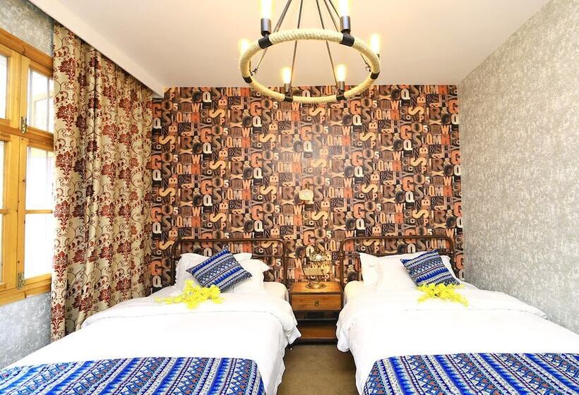 Jomo Hotel Fenghuang