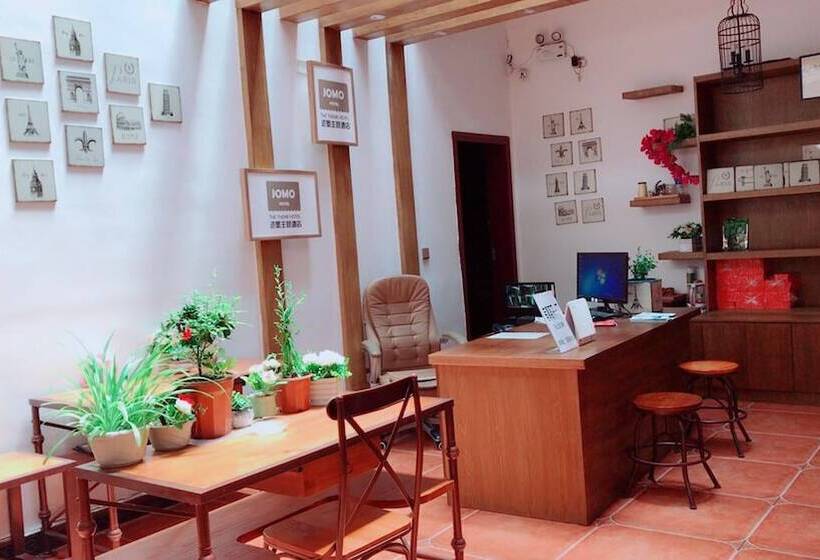 Jomo Hotel Fenghuang