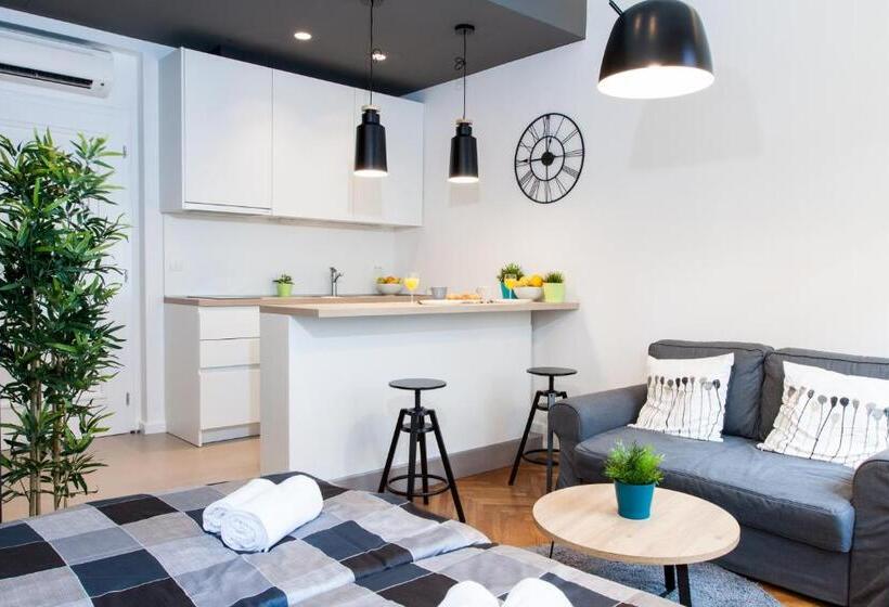 Loox Serviced Apartments Hatzova