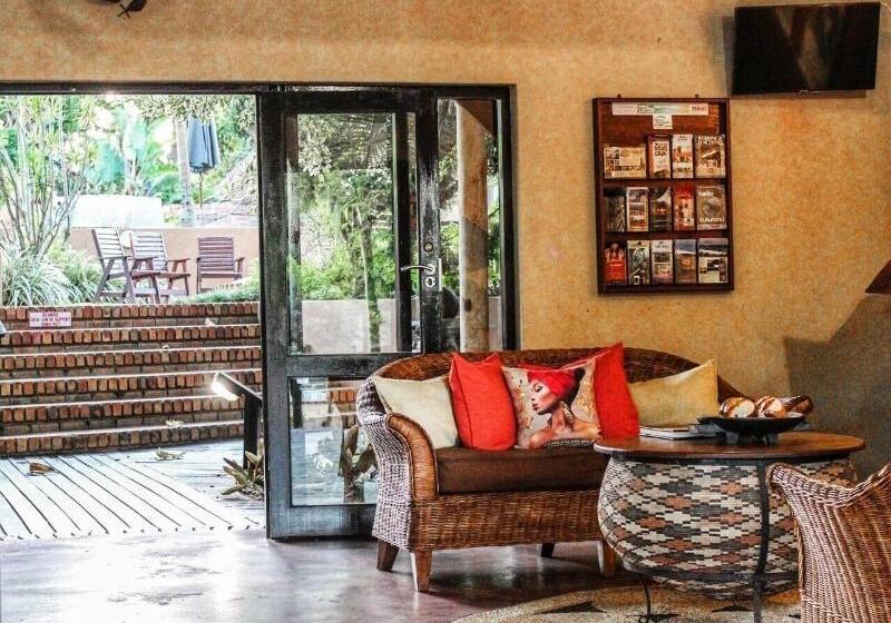 بنسيون Amazulu Lodge