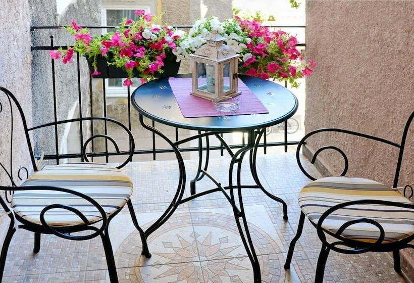 بنسيون Apartments & Rooms Flowers