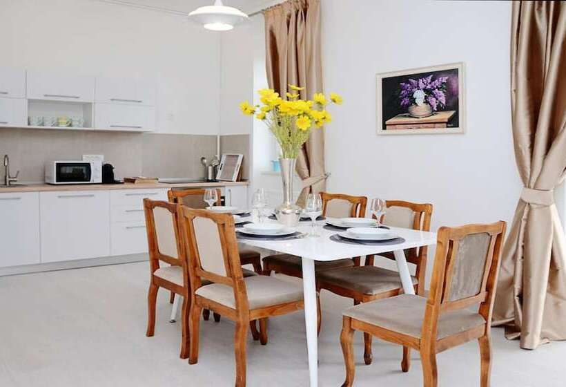 بنسيون Apartments & Rooms Flowers