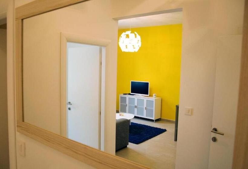 بنسيون Apartments & Rooms Flowers