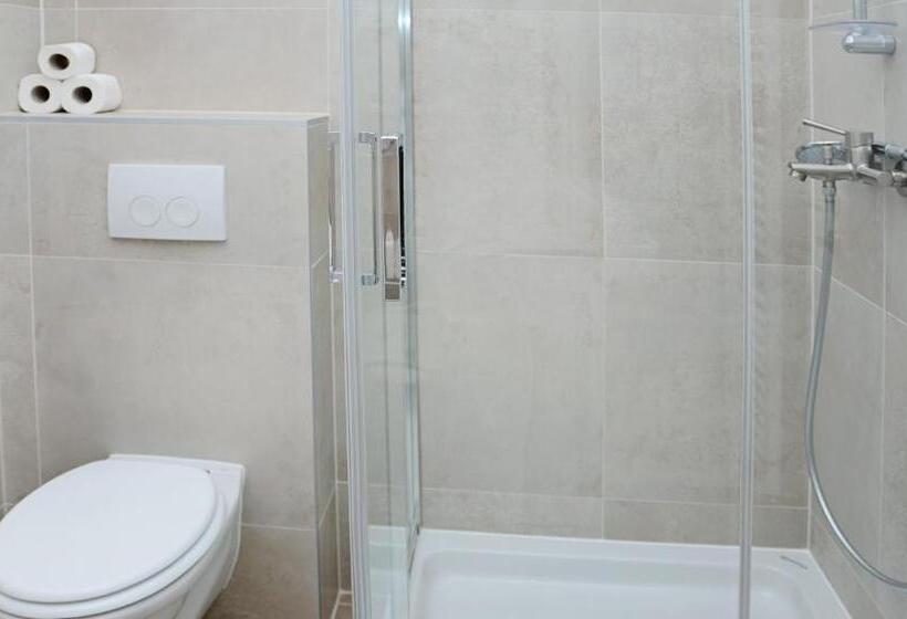 بنسيون Apartments & Rooms Flowers