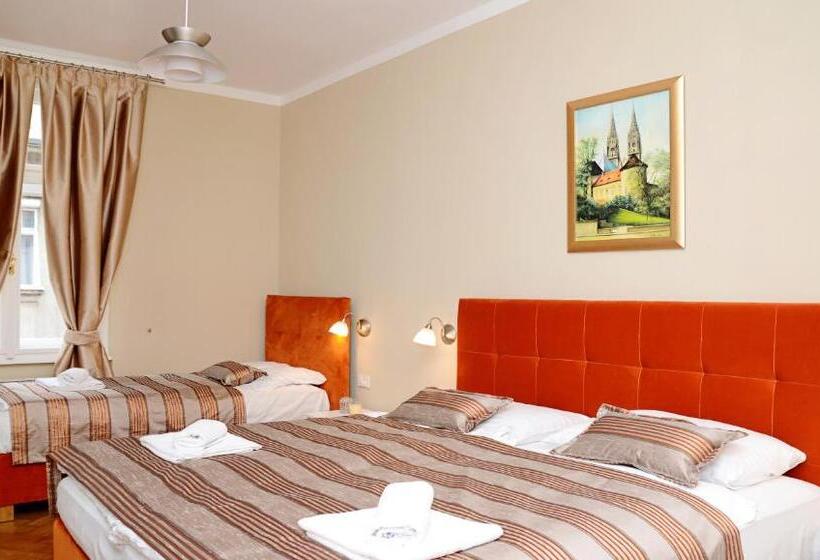 بنسيون Apartments & Rooms Flowers