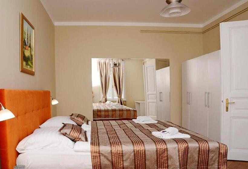 פנסיון Apartments & Rooms Flowers