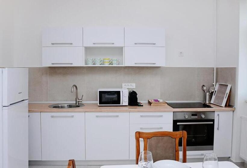 بنسيون Apartments & Rooms Flowers